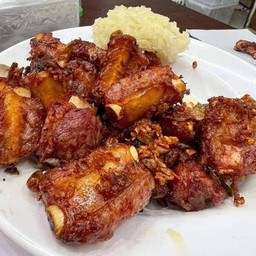 ข้าวเหนียวหมูทอดคุณหน่อย หน้าตลาดกำนันยง