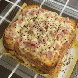 ปังพิซซ่าแฮมไก่ชีส