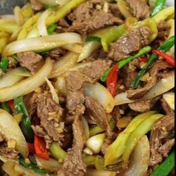 ผัดพริกหยวก ราดข้าว