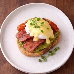 B5 Egg Benedict with Bacon