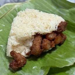 ปาย ข้าวเหนียวหมูทอด ห่อใบตองโบราณ ตลาดโกกิน