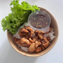ข้าวหมูคลุกฝุ่นน้ำจิ้มแจ่ว