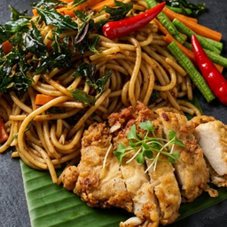 สปาเก็ตตี้กะเพราไก่กรอบพ่นไฟ