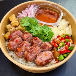 ข้าวขยำแหนมย่าง