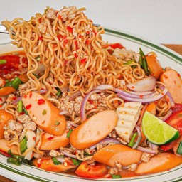 ยำเส้นบะหมี่กึ่ง