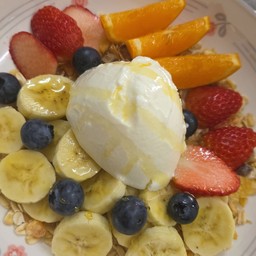 กรีกโยเกิร์ต แอลม่อนมิวล์ กราโนร่าผลไม้รวม#อิ่ม100% (ผลไม้อาจมีการเปลียนแปลตามฤดูการ)