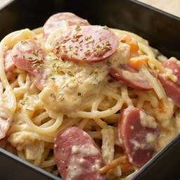 สปาเก็ตตี้คาโบนาร่านมสดเชดด้าชีสเบคอน