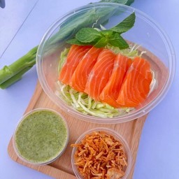 ยำแซลม่อนแซ่บ ใหญ่ (10ชิ้น)
