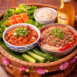 ชุดโคตรอิ่ม สุดคุ้ม(ข้าว+น้ำพริกอ่อง+ผักลวก+ไข่ต้ม+น้ำสมุนไพร+ขนมจีนน้ำเงี้ยวหมูสับ)