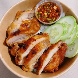 ข้าวไก่ย่างน้ำจิ้มแจ่ว