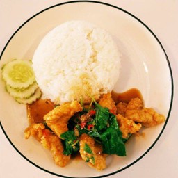 ข้าวกะเพราไก่กรอบ