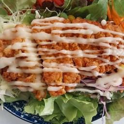 สลัดไก่ทอด