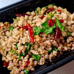 กะเพราหมูสับผัดพริกแห้ง (ไม่มีข้าว)