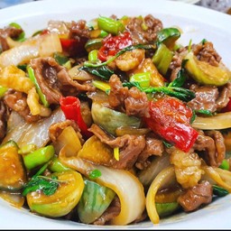 (.ผัดเผ็ดเนื้อเสือ.)ราดข้าวสวยร้อนๆๆ