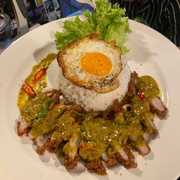 ข้าวไก่กรอบซอสเขียวหวาน