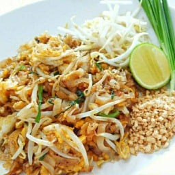 ผัดไทยโบราณ บ้านเปื่อน เจียงฮาย