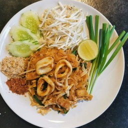 ผัดไทยหมึก