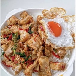 ข้าวกะเพราหมูสามชั้น