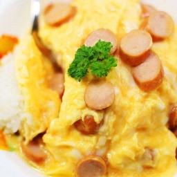 ข้าวไข่ข้นไส้กรอกกก