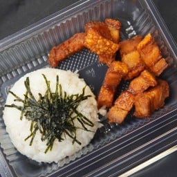 หมูกรอบ HERO(หมูกรอบฮีโร่) ตลาดนัดเลียบด่วนแดนเนรมิต