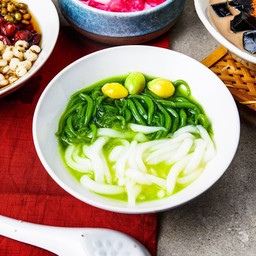 ลอดช่องหยินหยาง (แป้งโบ้กเกี้ยและเส้นลอดช่อง)