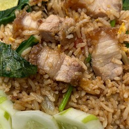 ข้าวผัดหมูกรอบ