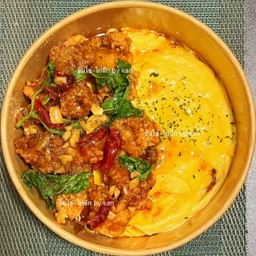 ข้าวราดไข่ข้น +ไก่ทอดซอสกระเพรา
