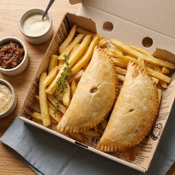 พายเนื้อไม้เนื้อบดกับเฟรนซ์ฟรายส์