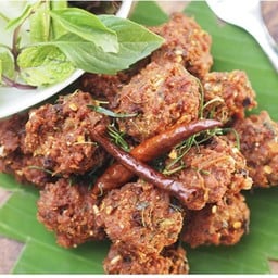 ลาบหมูทอด