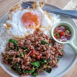 ข้าวกะเพราเนื้อ