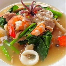 ราดหน้า หมู ทะเล