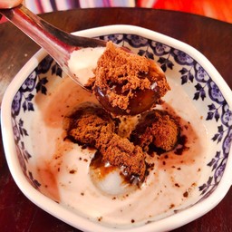 บัวลอยนมสดภูเขาไฟ (ไส้งาดำ)