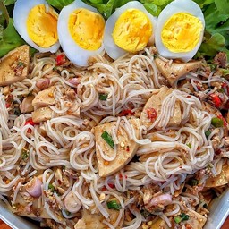 ยำขนมจีนหมูสับหมูยอ