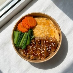 บะหมี่ไข่ข้นไก่เทอริยากิ (Chicken Teriyaki & Creamy Omelet Noodles)