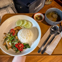 ข้าวปลากะพงผัดขึ้นฉ่าย HH