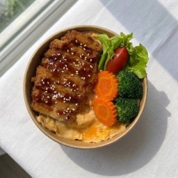 ข้าวไข่ข้นไก่กรอบเทอริยากิ (Crispy Chicken Teriyaki & Creamy Omelet Rice)