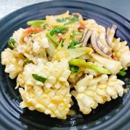 ปลาหมึกผัดไข่เค็ม