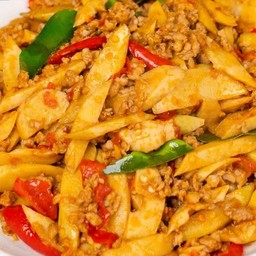 ผัดพริกแกงหน่อไม้หมูสับ