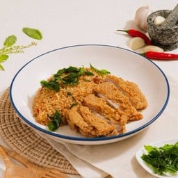 ข้าวผัดกะเพราไก่กรอบ Pad Ka Prao Fried Rice with Crispy Chicken