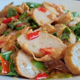 ข้าวกะเพราปลาเส้น