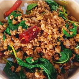 ข้าวกระเพราหมูสับพริกแห้ง