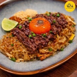 ผัดไทยเนื้อวากิวสไตล์ฉัน ไข่ดอง