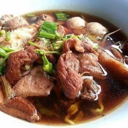 เงี๊ยบ ก๋วยเตี๋ยวเป็ดพะโล้ รสดีเด็ด