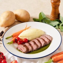 สเต็กเนื้อซอสเพสโต้ Beef Steak with Pesto Sauce