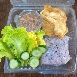 ข้าวปลาดุกผัดพริกขิง + ไข่เจียว(2ฟอง)