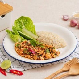 ข้าวกล้องลาบอกไก่ Chicken Breast Larb Served with Brown Rice