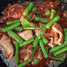 ข้าวผัดพริกแกง