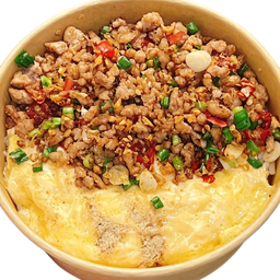 ข้าวหมูสับคั่วพริกเกลือไข่ข้น