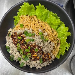 บะหมี่คลุกน้ำพริกหมูสับ