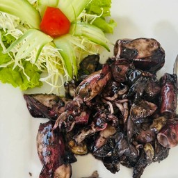 หมึกผัดน้ำดำ